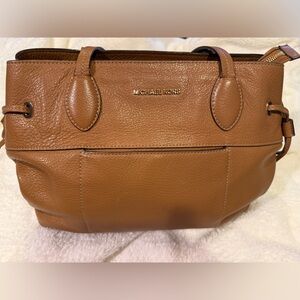 Michael Kors Mae Large East West MAE Leather Leather Purse in Acorn